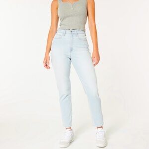 NWT Hollister Curvy Ultra High-Rise Mom Jeans 14 Short Womens Light Wash